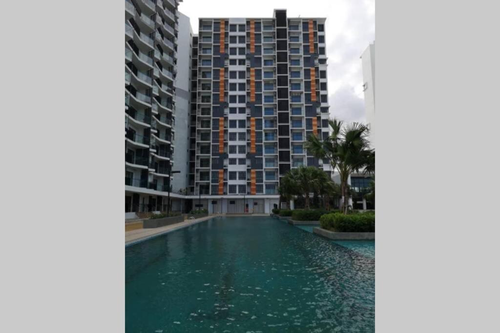 Timurbay Studio Apartment Facing Beautiful Beach Kuantan Exterior photo