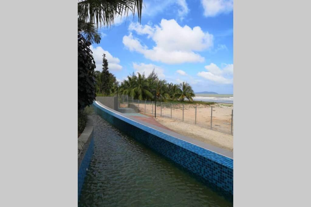 Timurbay Studio Apartment Facing Beautiful Beach Kuantan Exterior photo