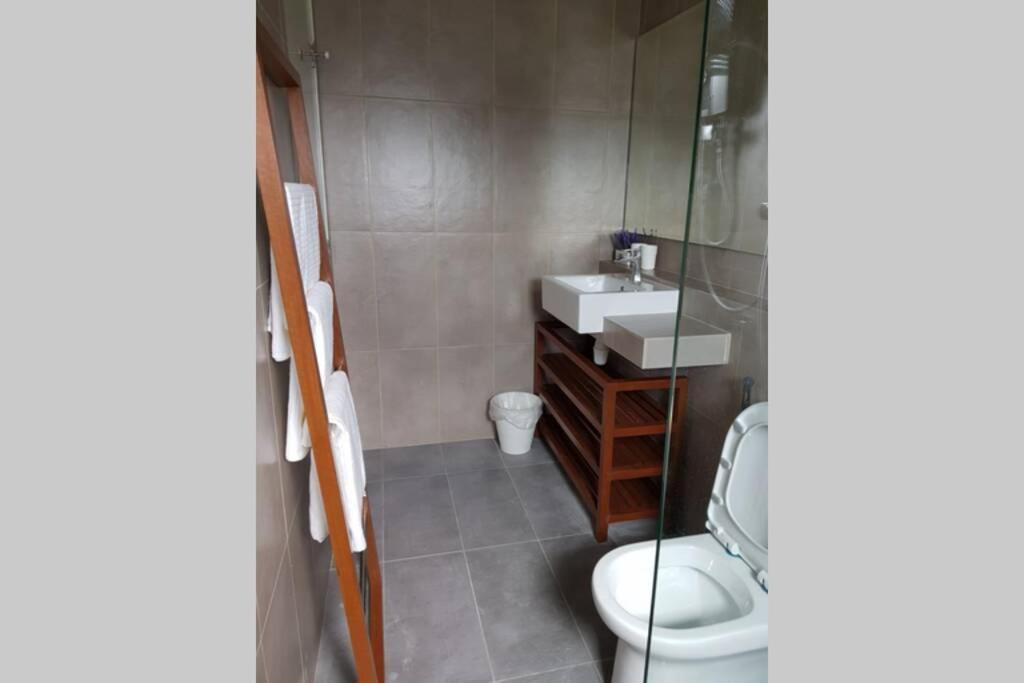Timurbay Studio Apartment Facing Beautiful Beach Kuantan Exterior photo