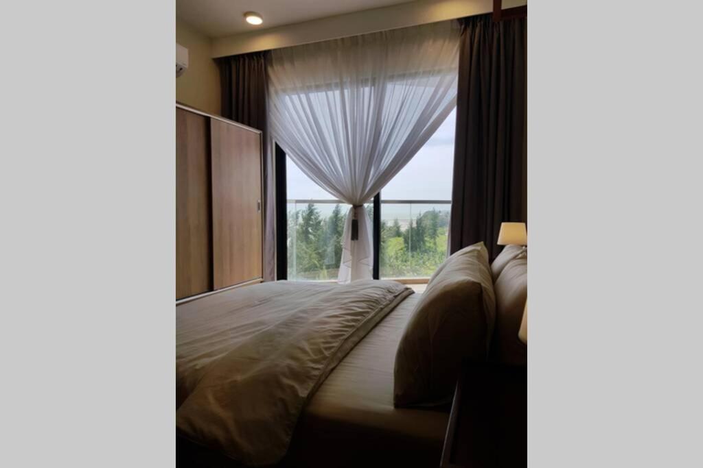 Timurbay Studio Apartment Facing Beautiful Beach Kuantan Exterior photo